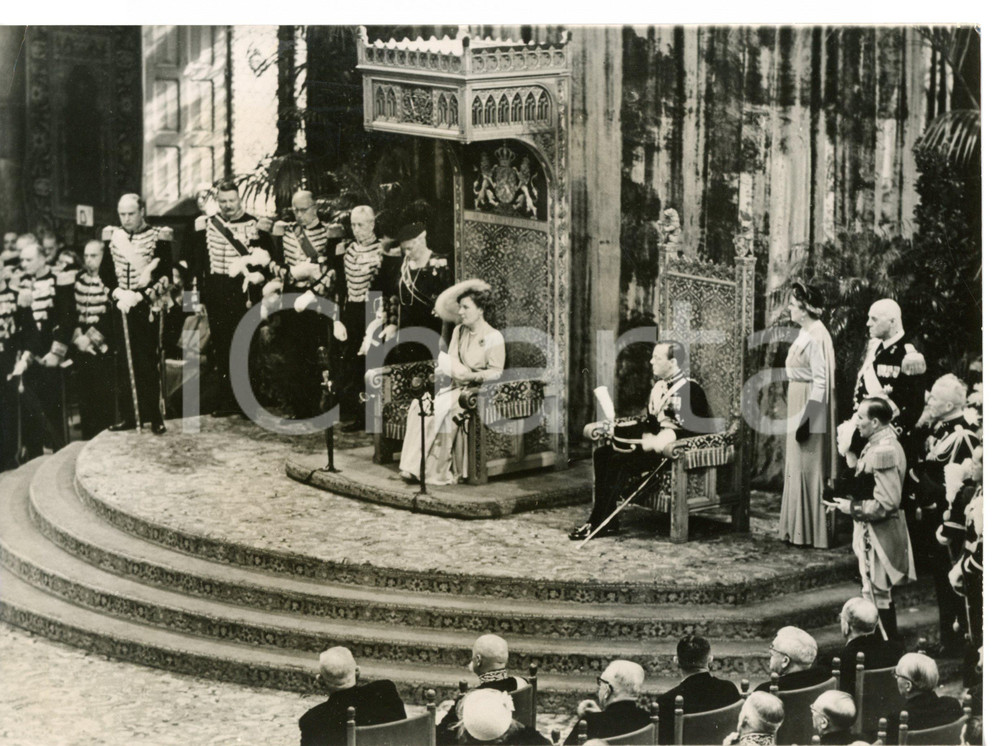 1952 THE HAGUE Queen Juliana of HOLLAND opening Dutch Parliament *Foto 20x15 cm