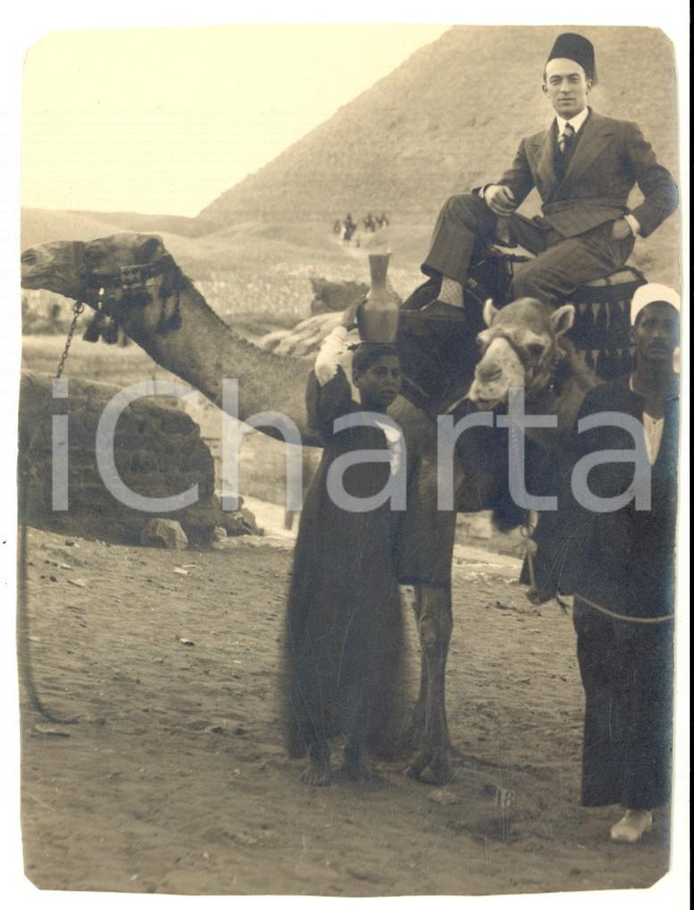 1920 ca EGITTO Italiano con il fez in visita alle Piramidi - Foto VINTAGE 10x13