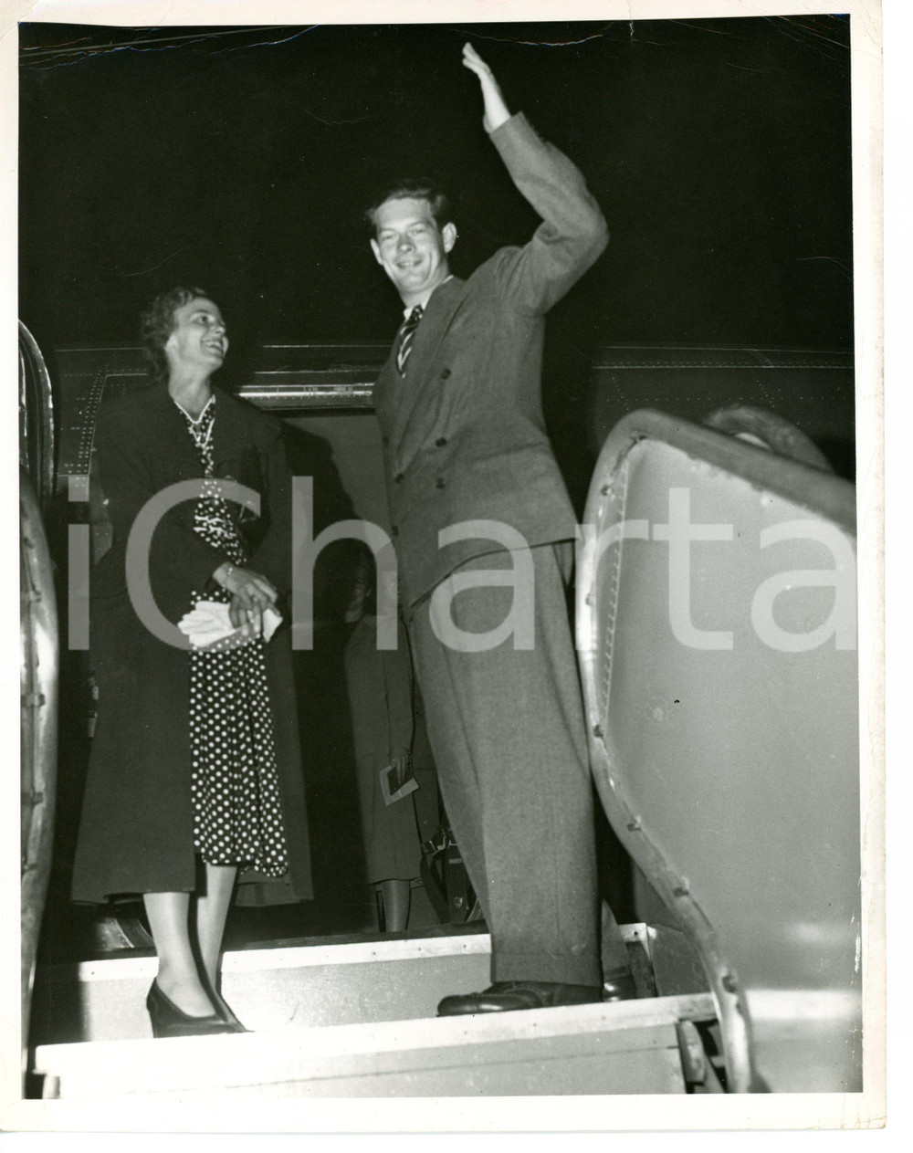 1948 ROMA Michele di ROMANIA e Anna di BORBONE all'aeroporto *Foto 18x22 cm