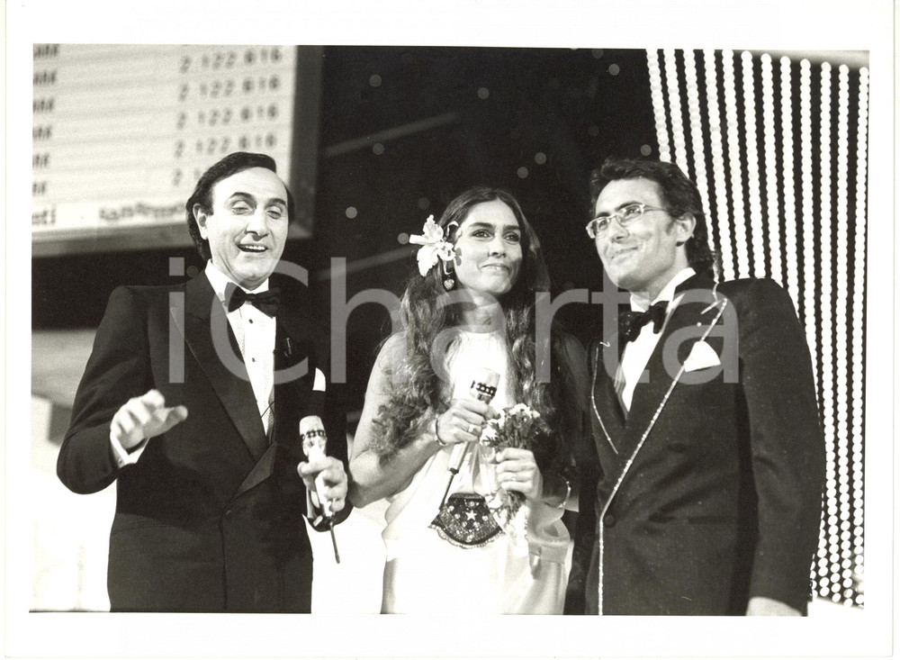 Fotografia d epoca originale 1984 FESTIVAL DI SANREMO Pippo BAUDO Romina POWER Al BANO sul palco Foto 24x18 1