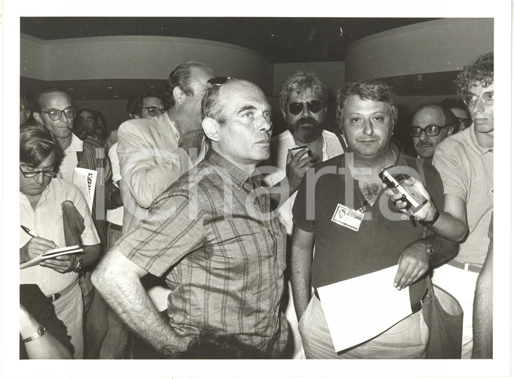 1985 ca CINEMA Regista Pasquale SQUITIERI tra i giornalisti *Foto 24x18 cm