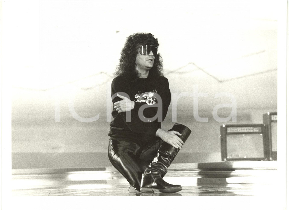1985 ca ITALIA MUSICA Renato ZERO sul palco con occhiali da sole (2) *Foto 24x18