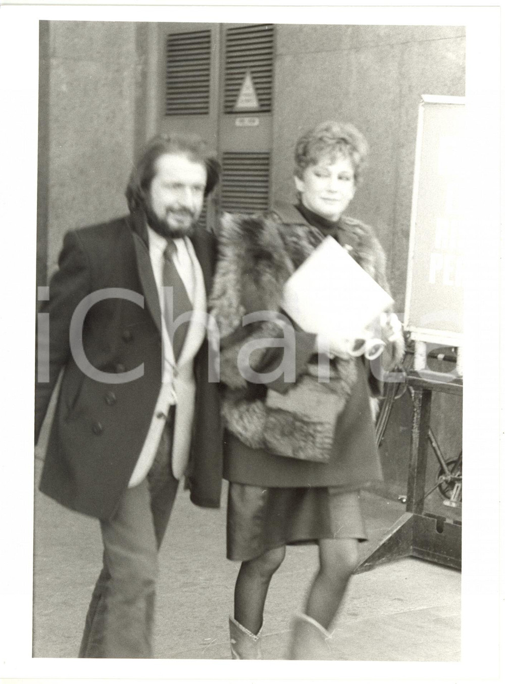 1985 ca CINEMA Felice LAUDADIO con la compagna Carla GRAVINA (2) *Foto 18x24 cm
