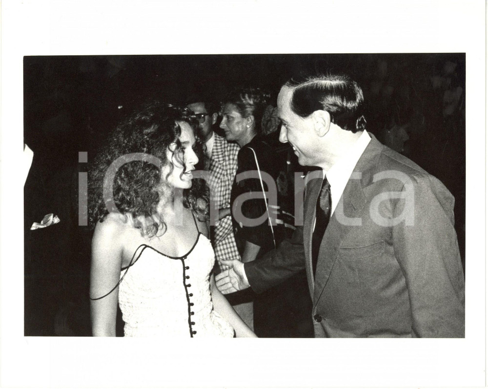 1985 ca MILANO COSTUME Valeria GOLINO e Silvio BERLUSCONI - Ritratto (2) *Foto
