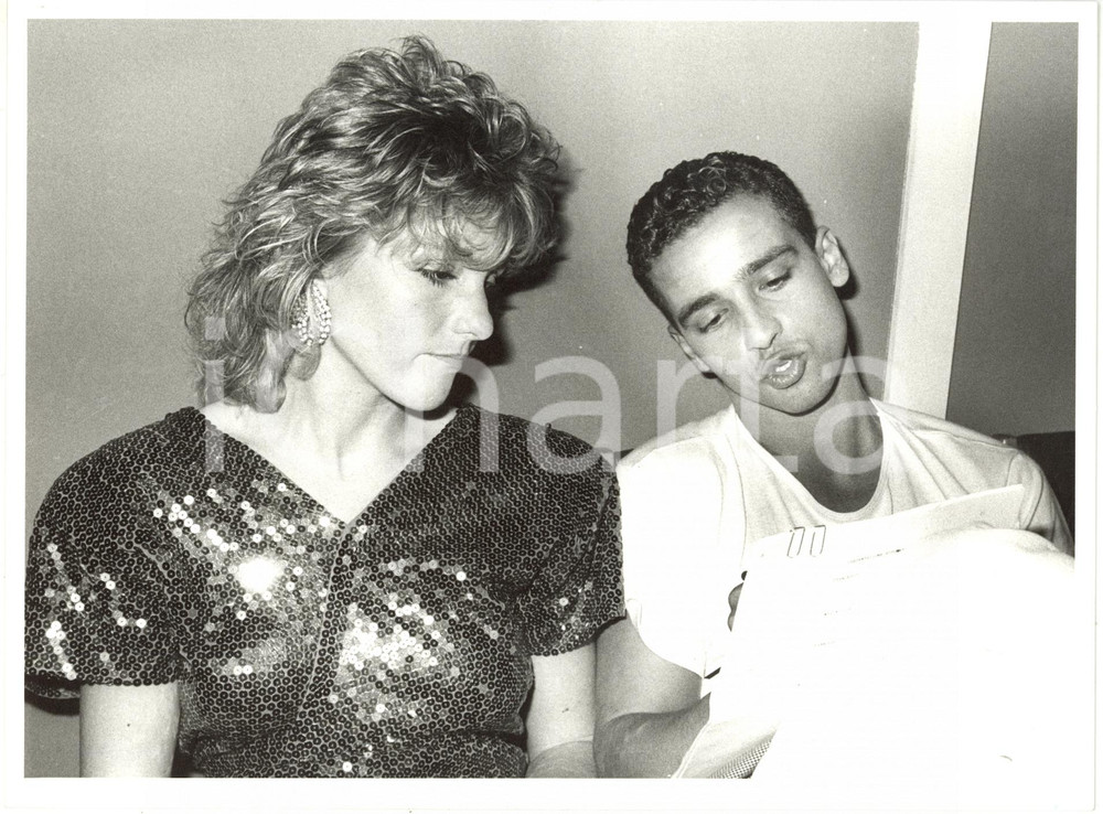 1985 ca ITALIA COSTUME Maria Sole SANTASILIA ed Eros RAMAZZOTTI (1) Foto