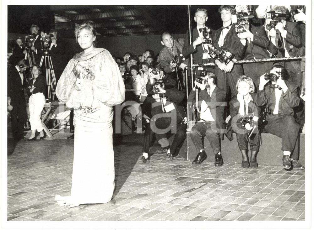 1985 ca CINEMA FESTIVAL DI CANNES Attrice Sophie DUEZ tra i fotografi *Foto 