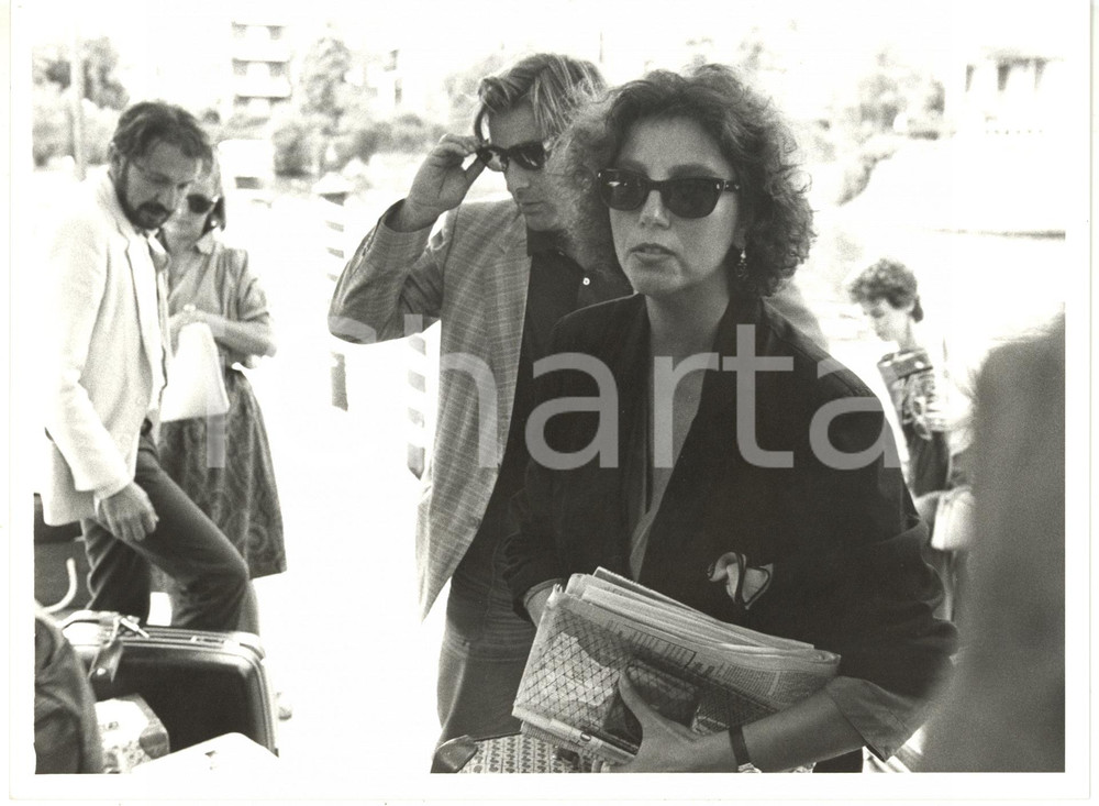 1985 ca VENEZIA Arrivo di Stefania SANDRELLI con il compagno Giovanni SOLDATI