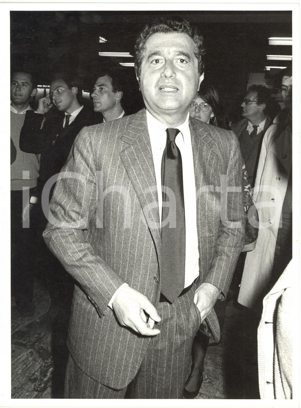 1990 ca MILANO COSTUME - Imprenditore Carlo DE BENEDETTI (2) *Foto 18x24 cm