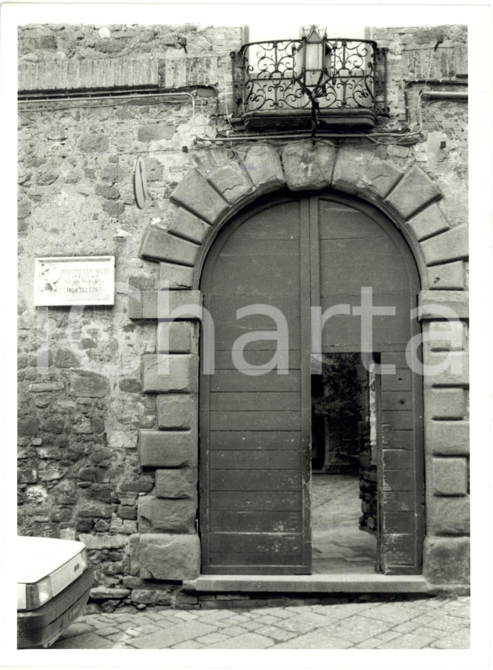1980 ca MONTALCINO (SI) - Ingresso della sezione comunale del Partito Comunista 