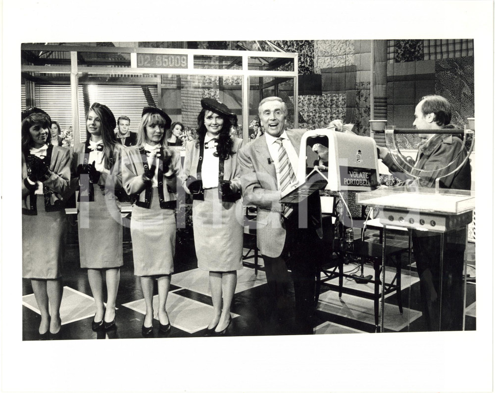 1987 RAI DUE PORTOBELLO - Enzo TORTORA con pappagallo e vallette *Foto 25x20 