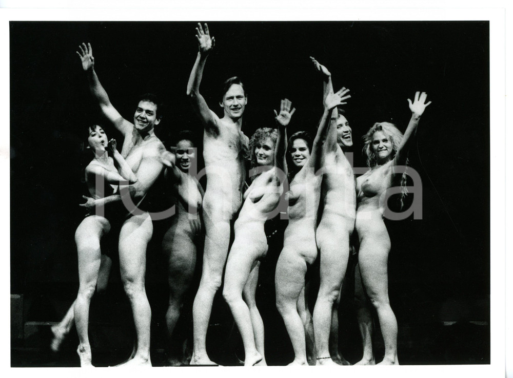 1990 ca TEATRO ITALIA "Oh! Calcutta!" - I membri del cast salutano il pubblico
