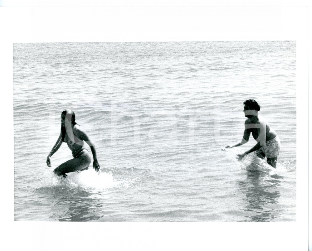 1990 ca COSTUME ITALIA Eleonora VALLONE al mare in topless *Foto 25x20