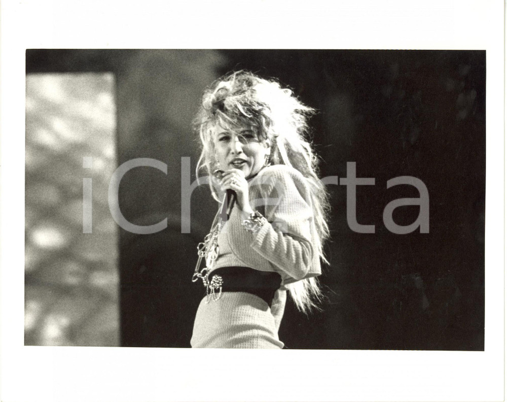 1990 ca ITALIA MUSICA - Jo SQUILLO durante un concerto - Ritratto *Foto 25x20 cm