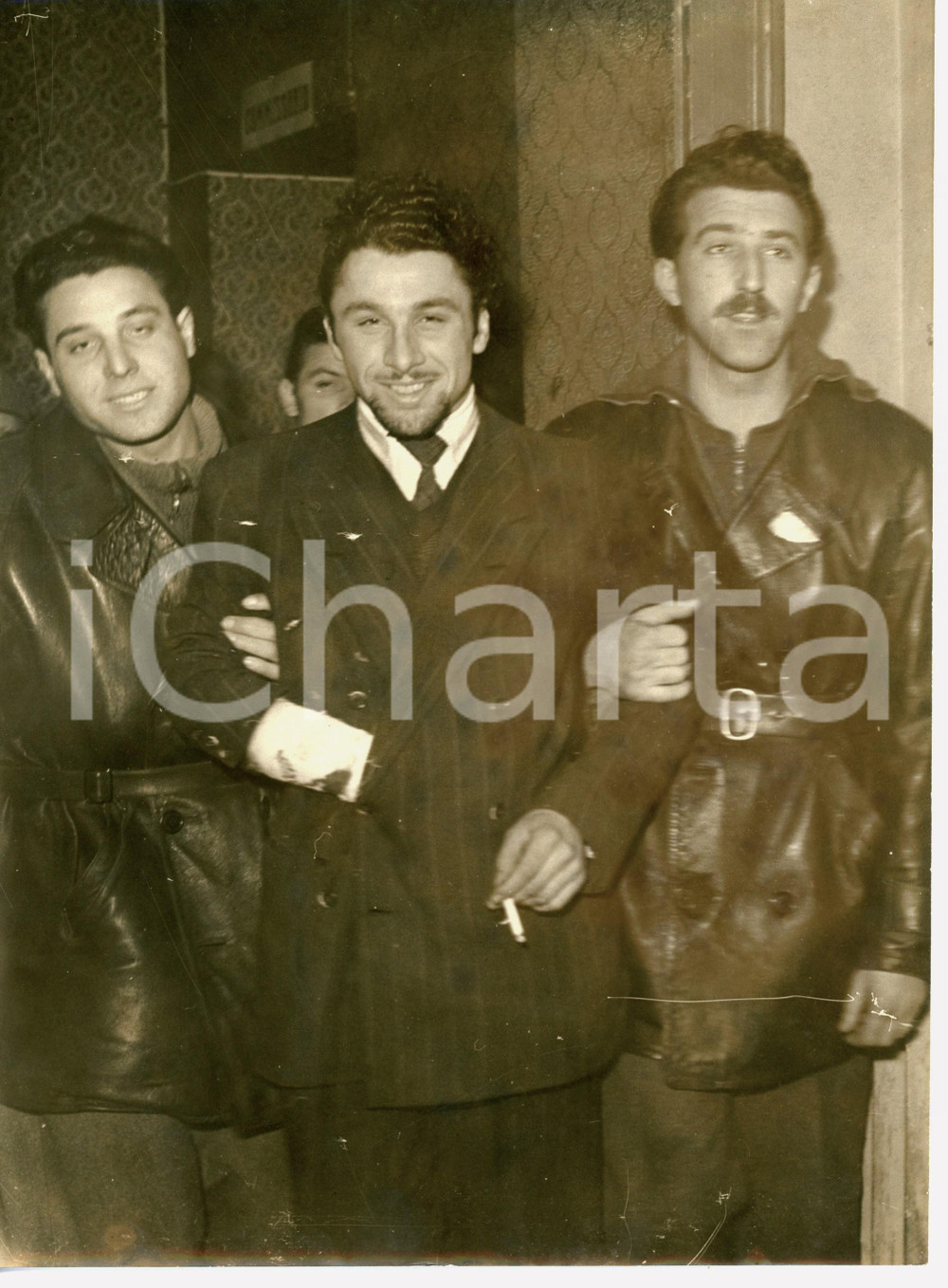 Fotografia d epoca originale 1949 MILANO Banda dell Aprilia nera  Ezio BARBIERI catturato dalla Polizia 1