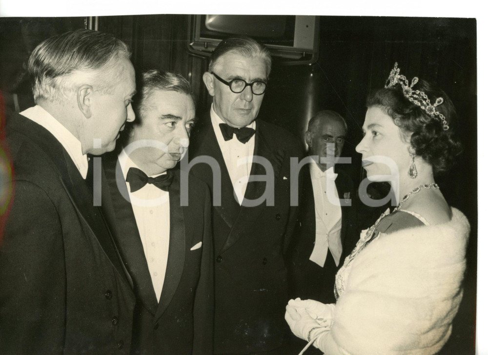 1964 LONDON Harold WILSON - Richard CROSSMAN - Queen ELIZABETH II *Foto 18x13 cm