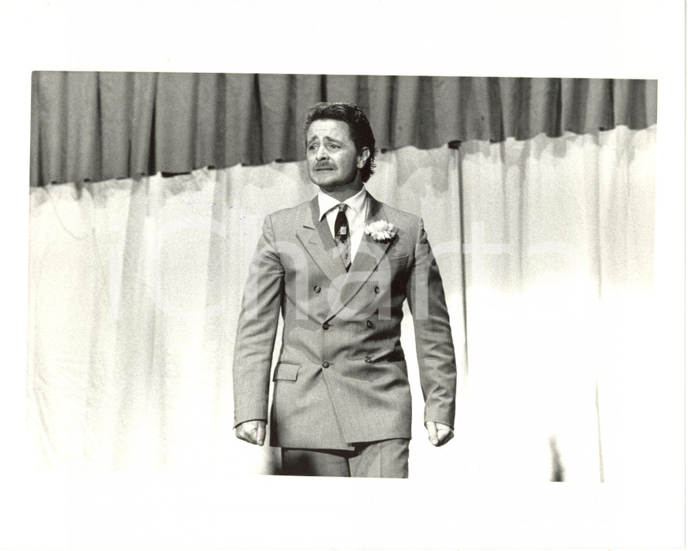 1988 RAI UNO FESTIVAL DI SANREMO - Beppe GRILLO in scena - Ritratto (2) *Foto