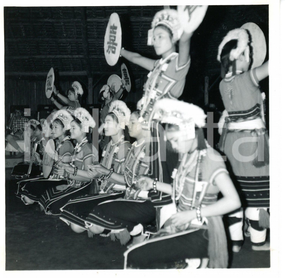 1968 HUALIEN (TAIWAN) Amis people in traditional costume - Photo 12x12 cm