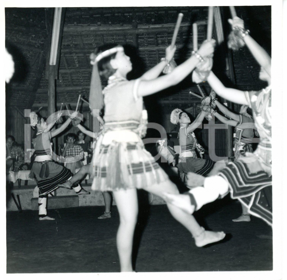 1968 HUALIEN (TAIWAN) Amis people during bamboo dance - Photo 12x12