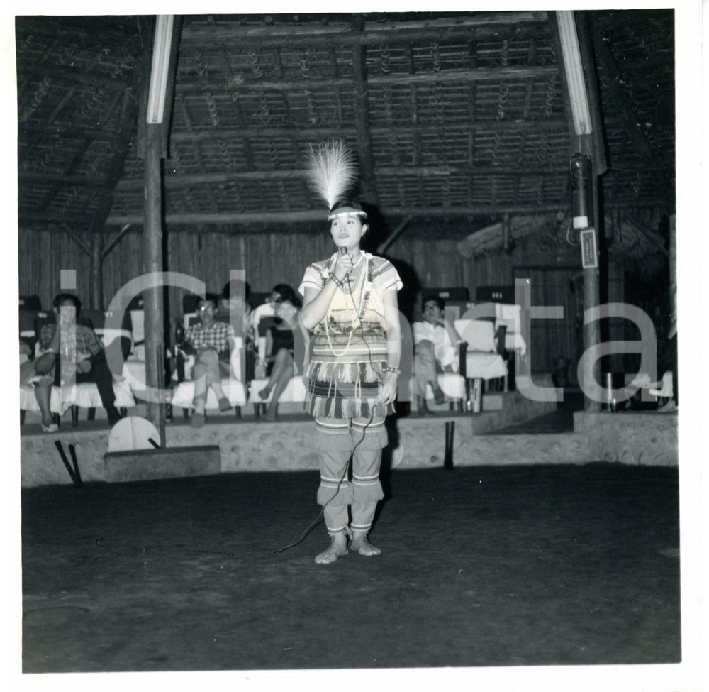 1968 HUALIEN (TAIWAN) Amis woman in traditional costume *Photo 12x12 cm