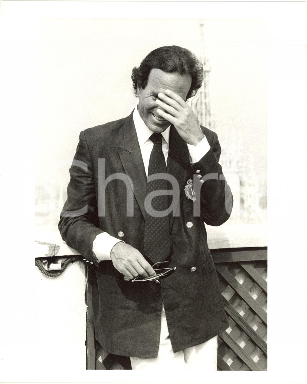 1985 ca MILANO CINEMA - Enrico MONTESANO in terrazza davanti al Duomo *Foto