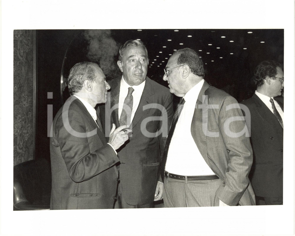 1985 ca ITALIA COSTUME Biagio AGNES discute con Giuseppe ROSSINI ed Enrico MANCA