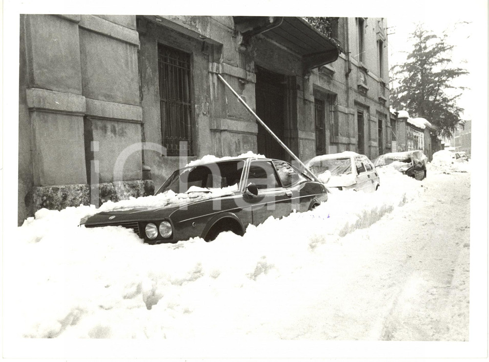 1985 ca MILANO MILANO La città sotto la neve - Auto sommerse *Foto artistica