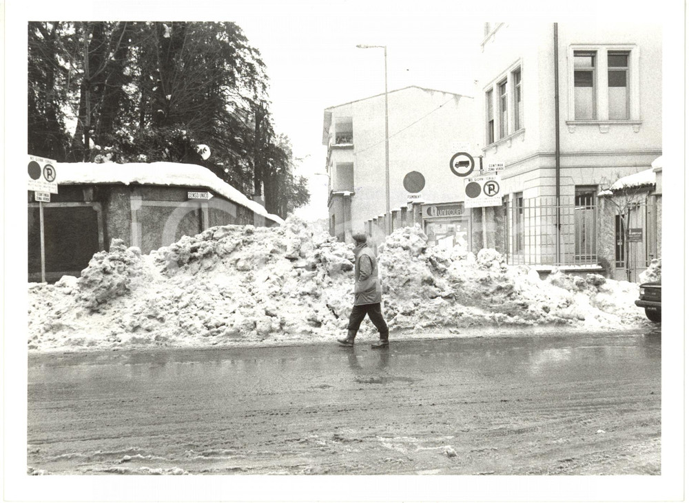 1985 ca MILANO La città sotto la neve - Cumuli - Foto artistica 24x28 cm