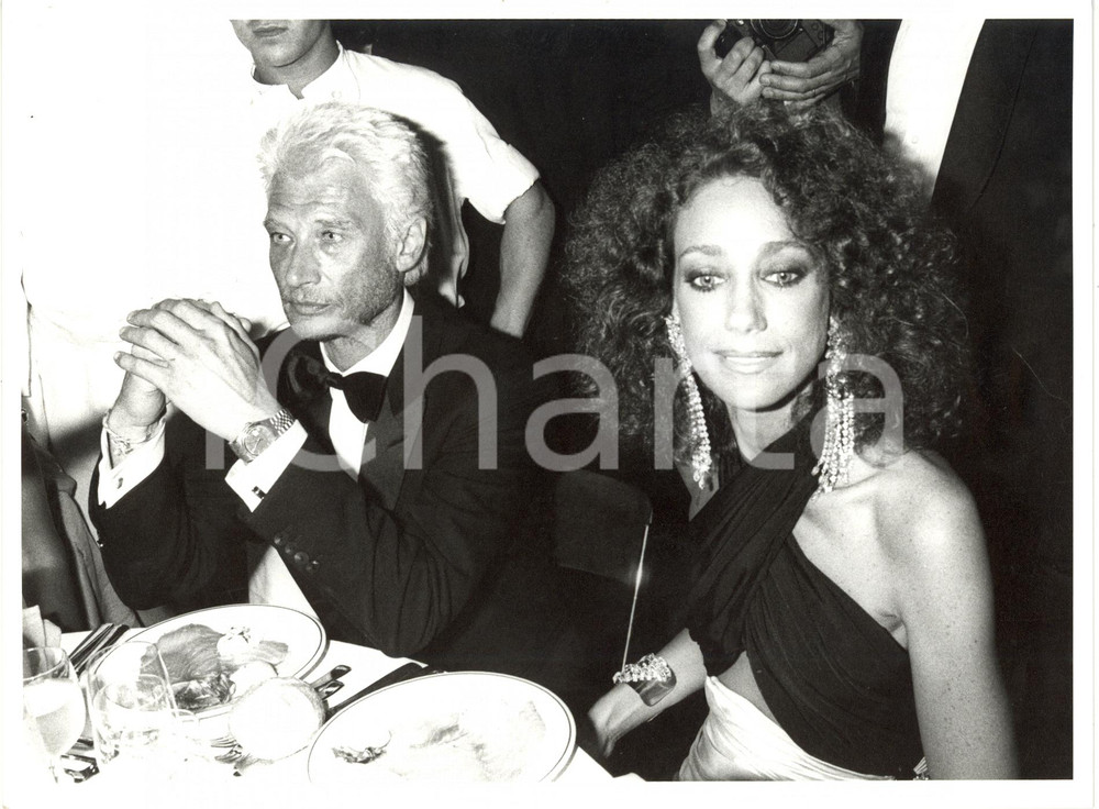 1990 ca CINEMA Marisa BERENSON a cena con Johnny HALLYDAY (2) *Foto 24x18 cm