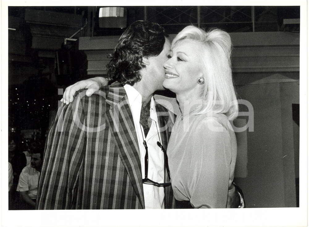 1985 ca ITALIA COSTUME - Sergio JAPINO e Raffaella CARRÀ (2) *Foto 24x18