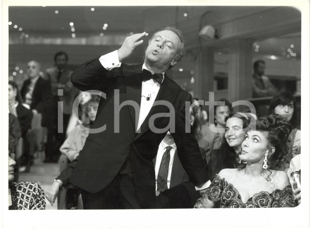 1985 ca ITALIA COSTUME - Johnny DORELLI ed Eleonora BRIGLIADORI in platea *Foto