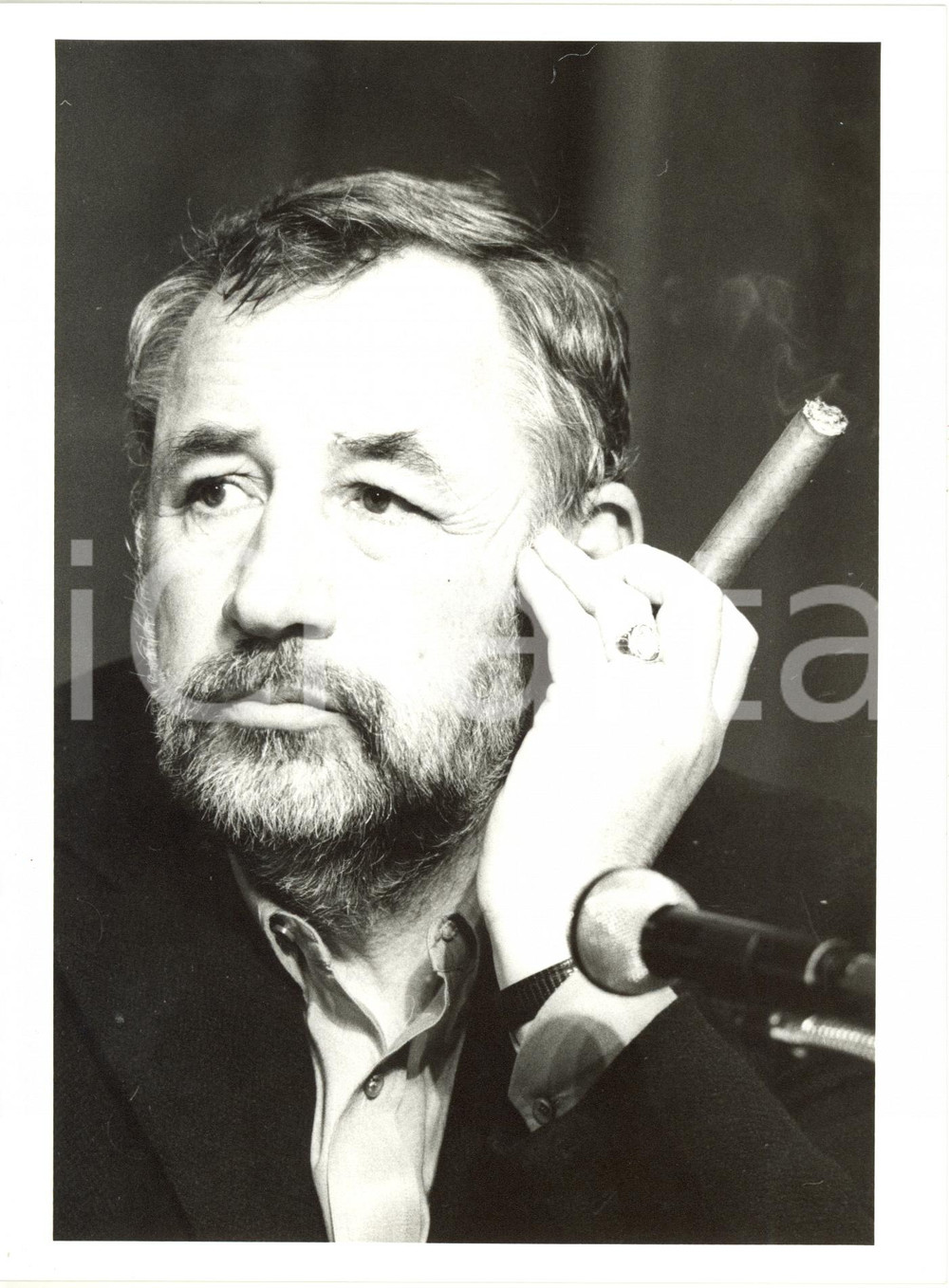 1984 FESTIVAL DI CANNES - L'attore Philippe NOIRET fuma un sigaro - Ritratto