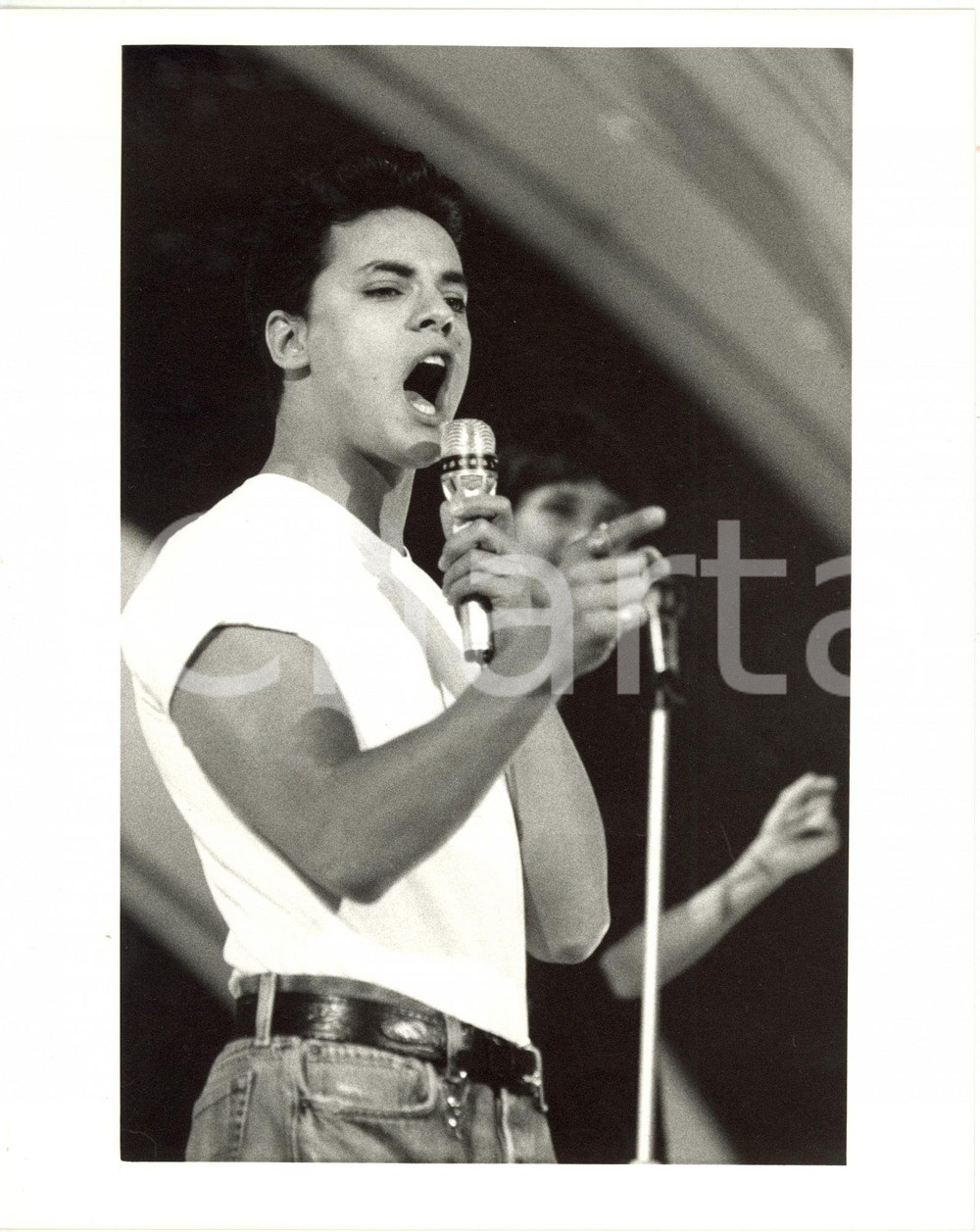 1990 ca MUSICA - Il cantante Nick KAMEN sul palco (5) Fotografia 20x25