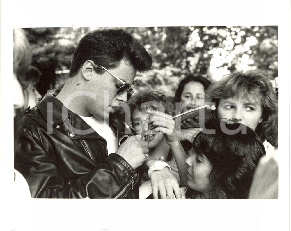 1990 ca MUSICA - Cantante Nick KAMEN firma autografi ai fan FOTO