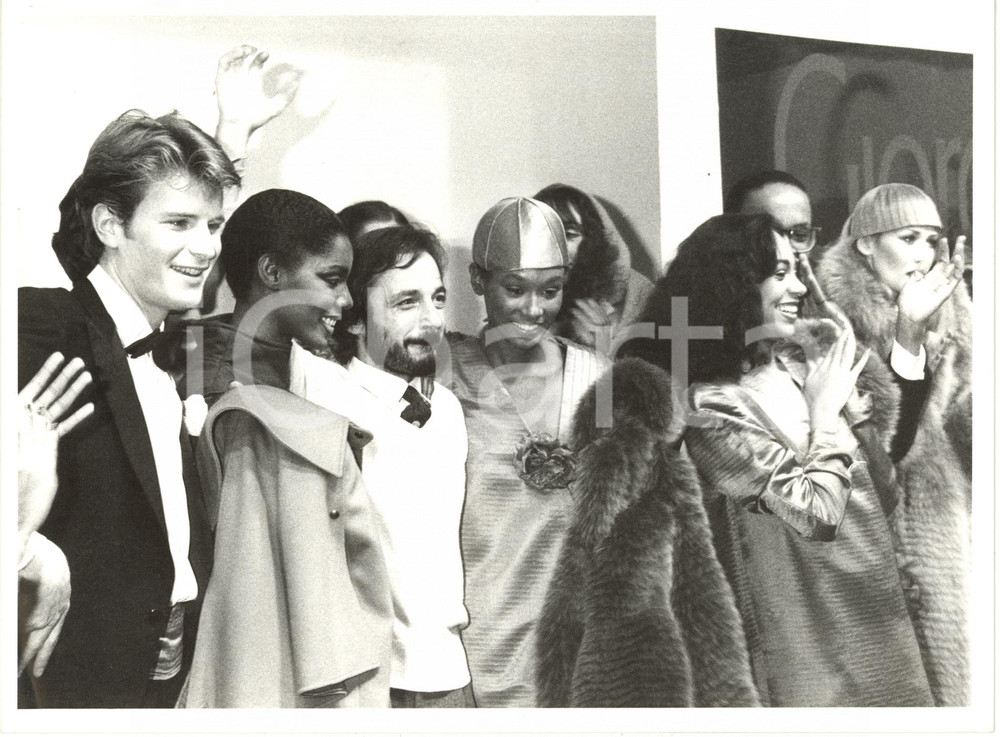 1990 ca ITALIA MODA Sfilata KRIZIA - Le modelle sul palco - Foto 24x18