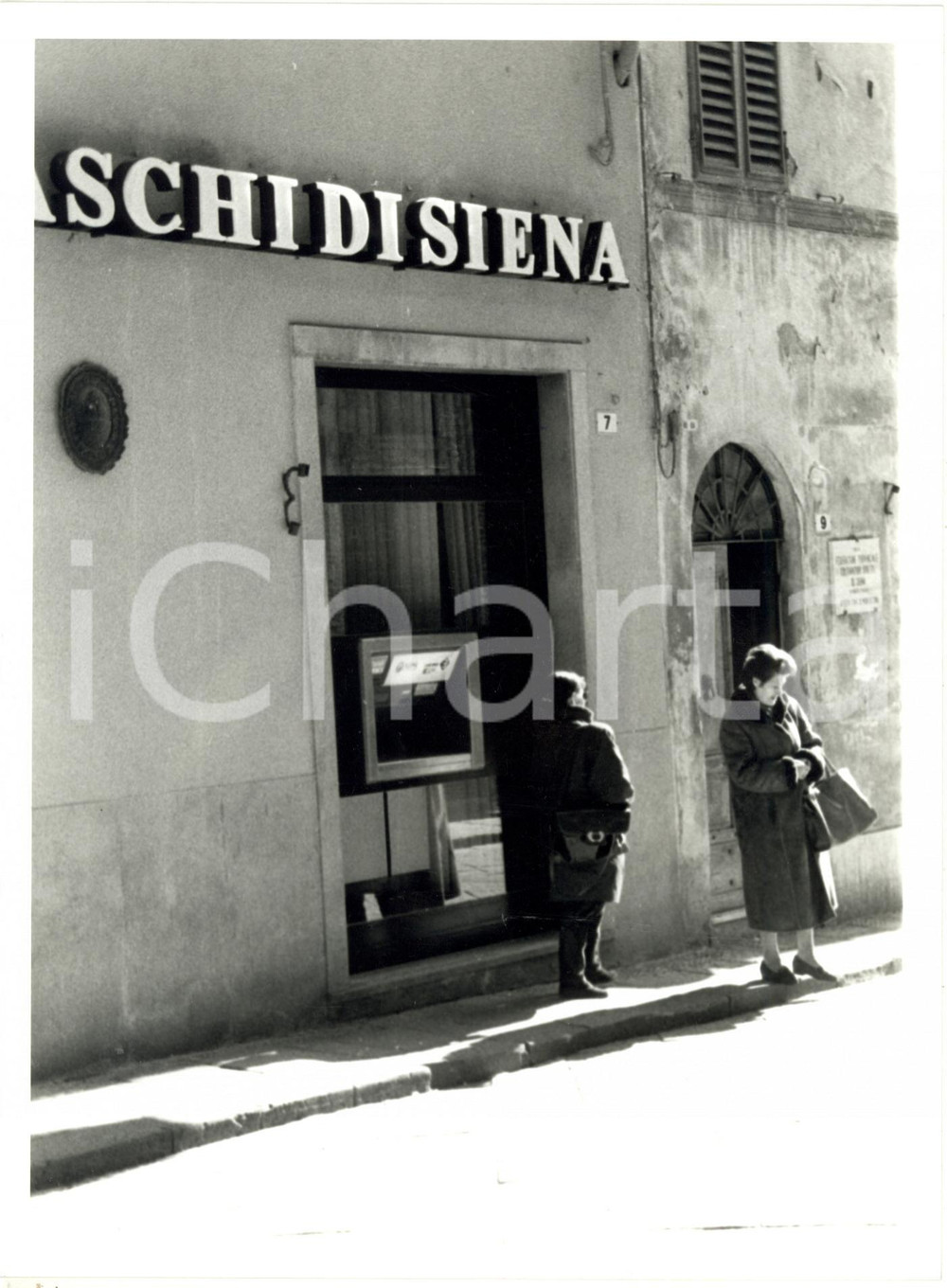 1990 MONTALCINO Via Matteotti - Scorcio con filiale Monte dei Paschi di Siena