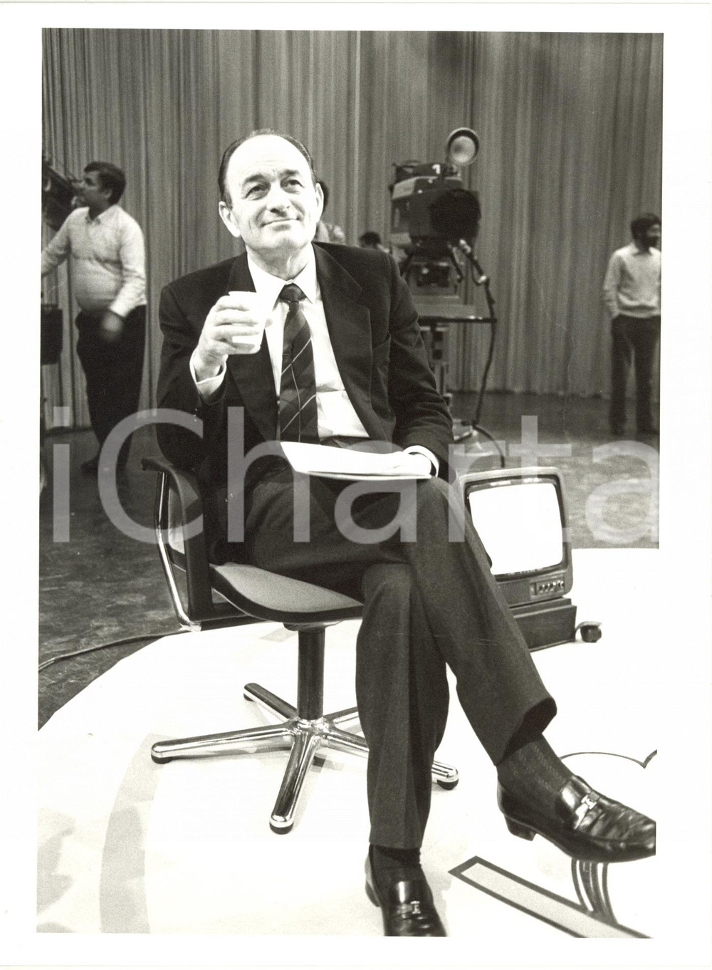 1985 ca POLITICA - PSDI Ministro Franco NICOLAZZI durante un'intervista (2) 