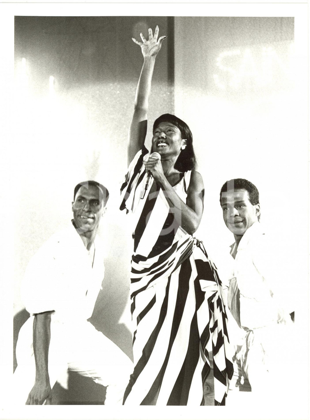 1984 SAINT VINCENT ESTATE - Amii STEWART canta "Friends" *Foto 18x24