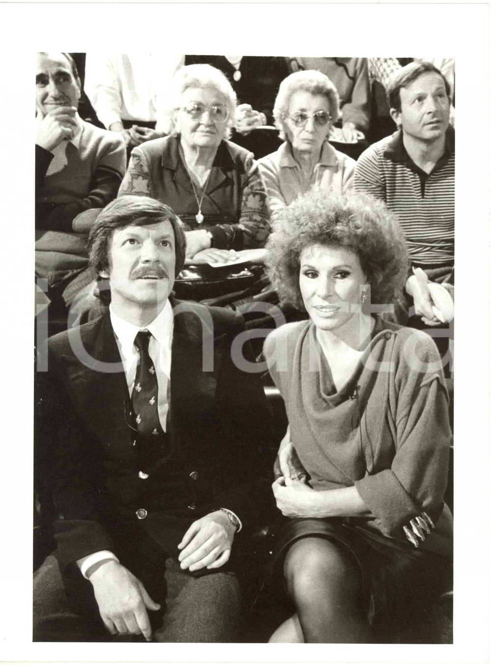 Fotografia d epoca originale 1983 RAI Test  Gioco per conoscersi  Ornella VANONI con Ambrogio FOGAR Foto 1