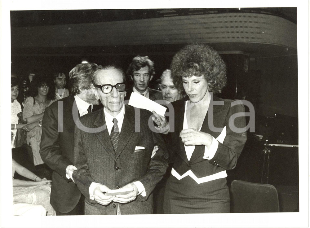 Fotografia d epoca originale 1980 ca MILANO PICCOLO TEATRO  Ornella VANONI con Eduardo DE FILIPPO Foto 1