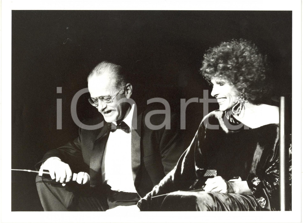 Fotografia d epoca originale 1985 ITALIA MUSICA  Ornella VANONI e Gino PAOLI in concerto 3 Foto 24x18 cm 1