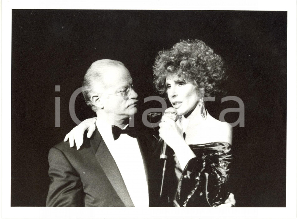 Fotografia d epoca originale 1985 ITALIA MUSICA  Ornella VANONI e Gino PAOLI in concerto 4 Foto 24x18 cm 1