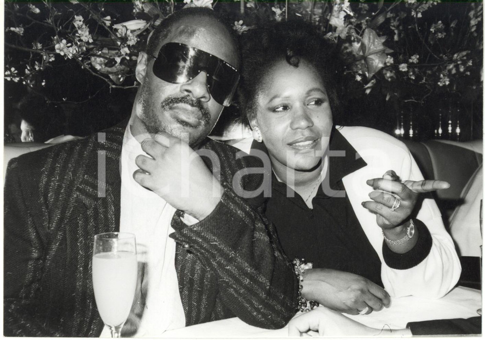1985 ca COSTUME - Stevie WONDER con la compagna Yolanda SIMMONS *Foto 18x12
