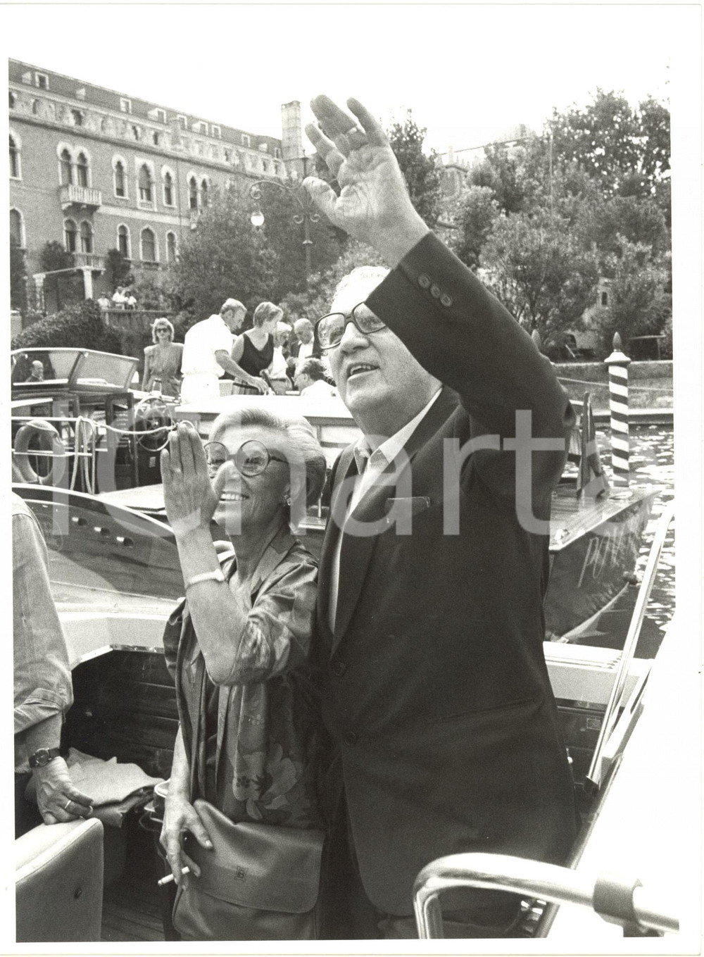1983 VENEZIA CINEMA - Arrivo di Federico FELLINI con la moglie Giulietta MASINA