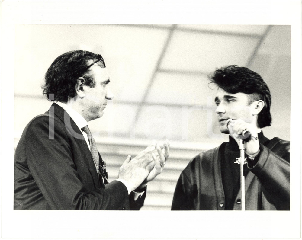 Fotografia d epoca originale 1987 FESTIVAL DI SANREMO  Pippo BAUDO e SHALPY sul palco dell Ariston Foto 1