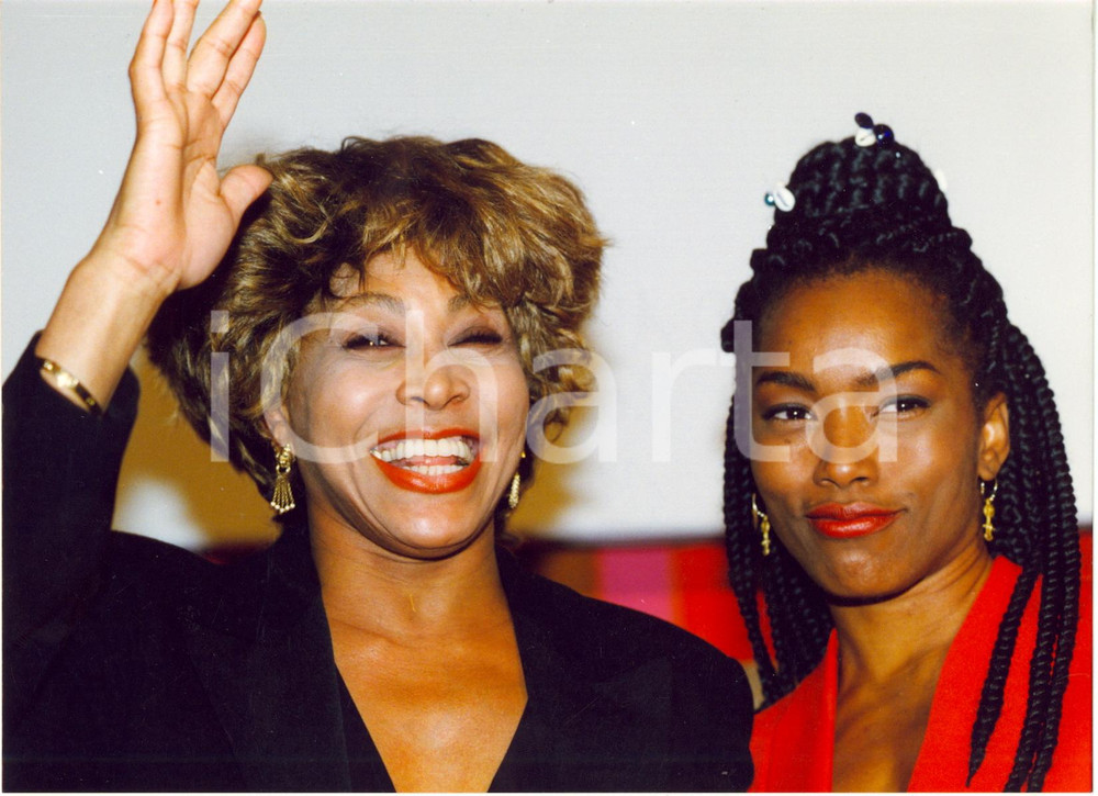 1983 USA COSTUME - Tina TURNER e Angela BASSETT - Ritratto *Foto 21x15 Fotografia di agenzia. CONDIZIONI: G FORMATO: 21x15 cm     originale e autentica 1