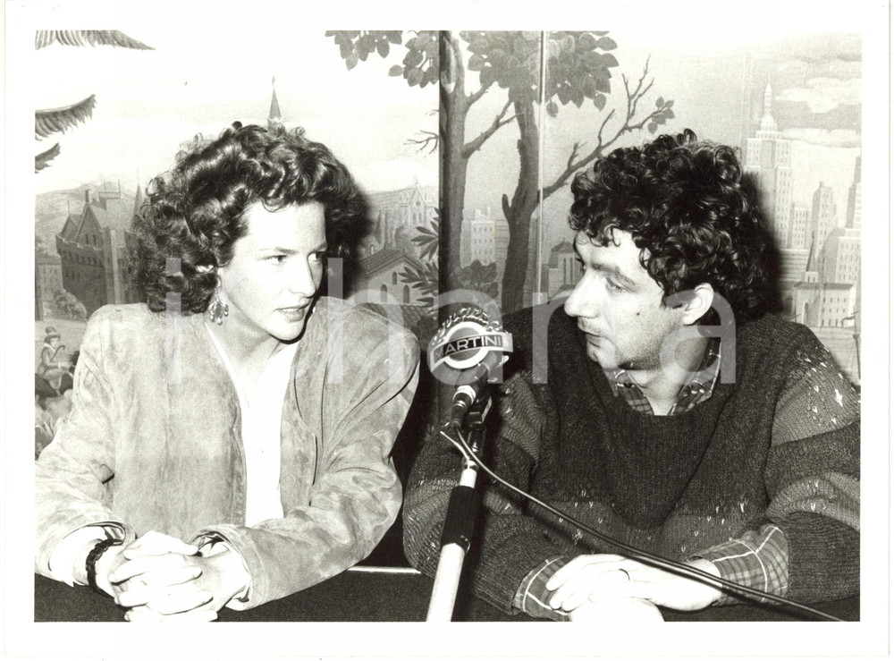 1985 MILANO Terrazza Martini - Francesco NUTI e Giuliana DE SIO (2) *Foto 24x18