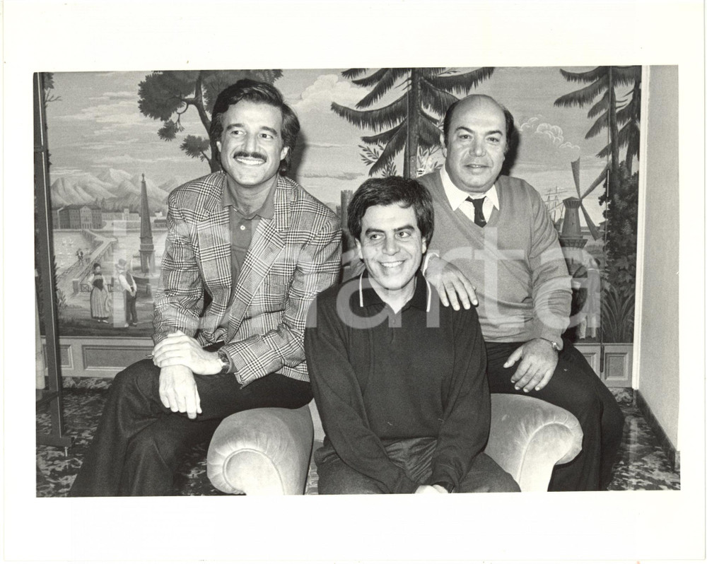 Fotografia d epoca originale 1985 MILANO Terrazza Martini  Christian DE SICA Enrico OLDOINI Lino BANFI Foto 1