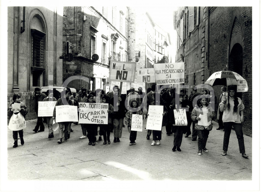 1991 SIENA - Manifestazione contro la discarica di Monte Landi (2) *Foto 24x18