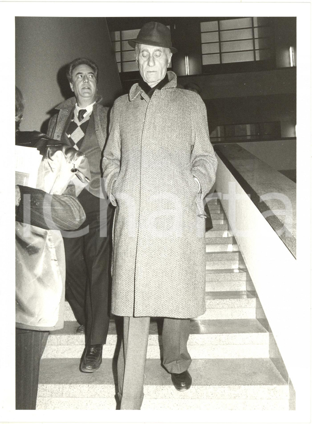 Fotografia d epoca originale 1985 TRIBUNALE DI MILANO Indro MONTANELLI Ritratto del giornalista 2 Foto 1