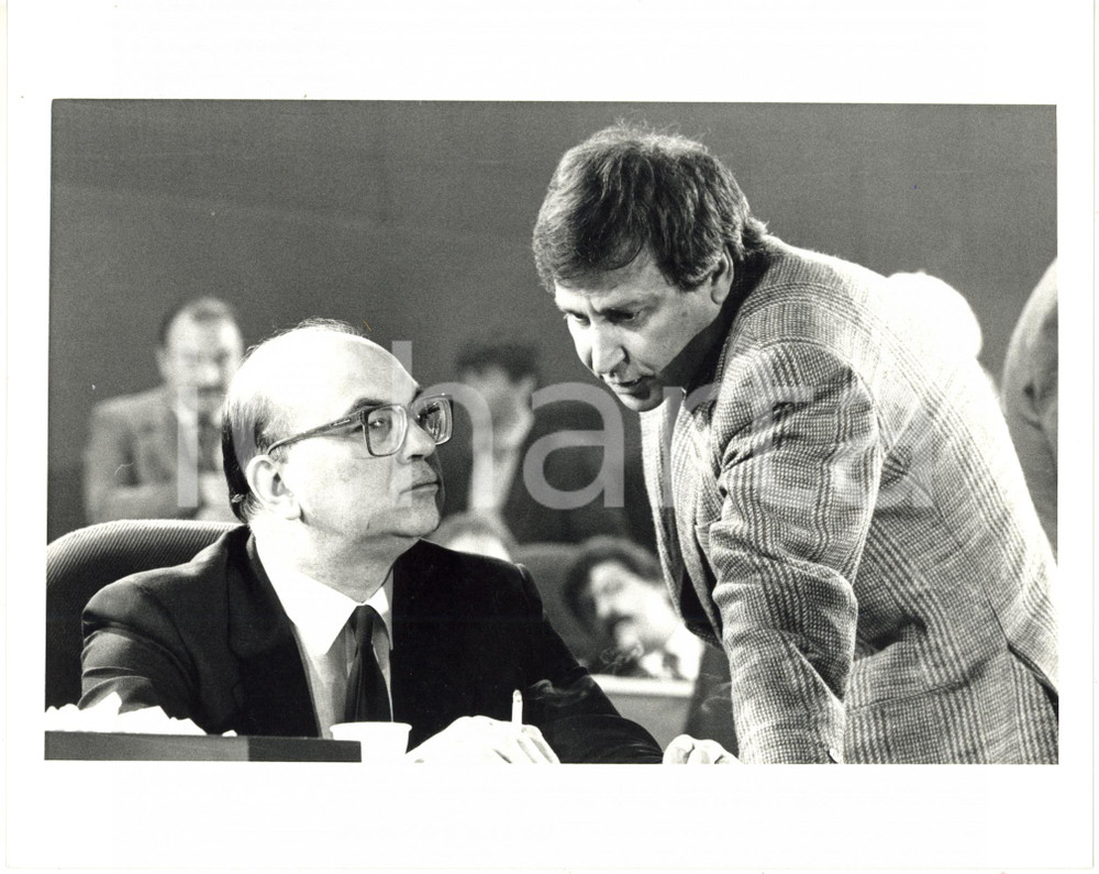 Fotografia d epoca originale 1987 RIMINI 44° Congresso PSI  Bettino CRAXI discute con Claudio SIGNORILE 2 1